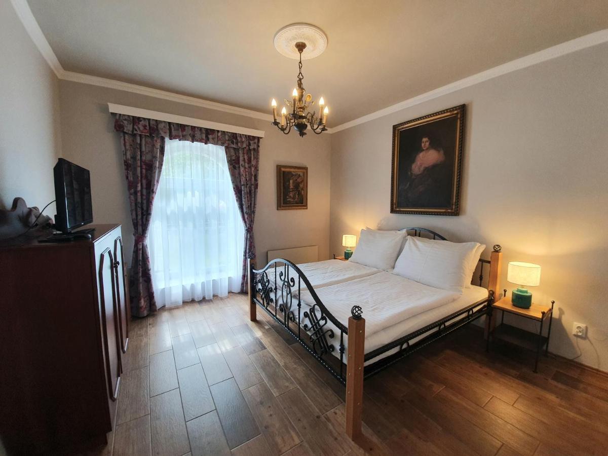 Lesní Hotel Peršlák Nová Bystřice Esterno foto