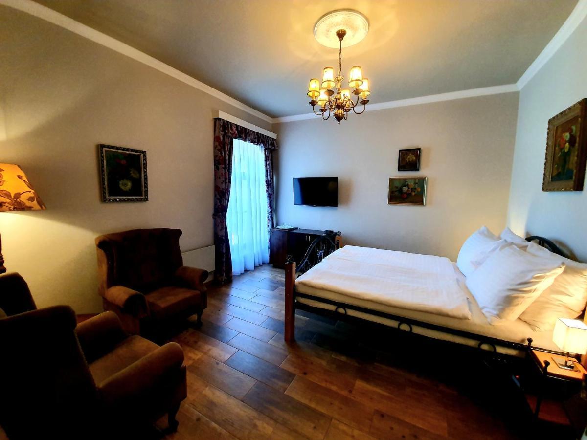 Lesní Hotel Peršlák Nová Bystřice Esterno foto