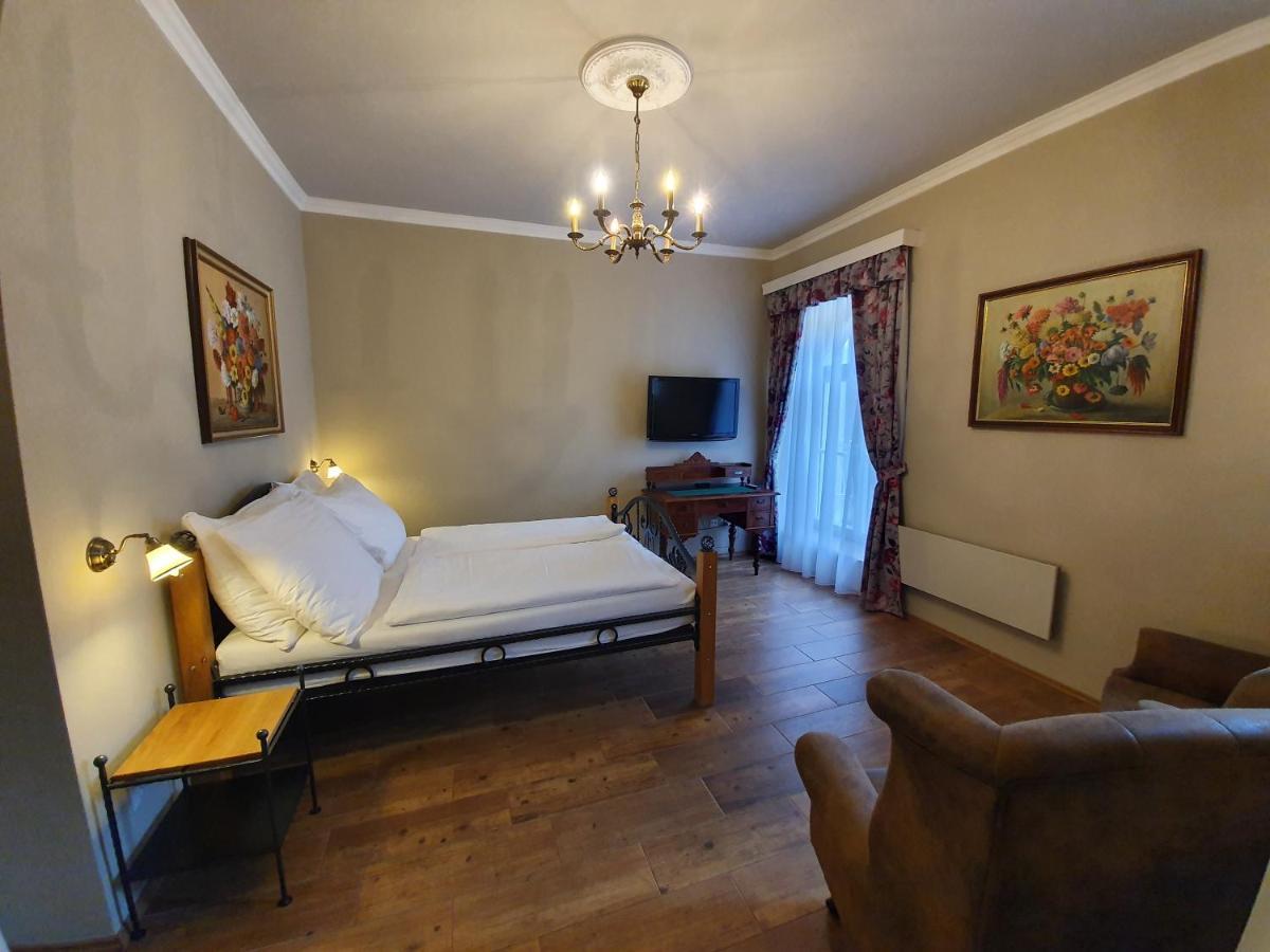 Lesní Hotel Peršlák Nová Bystřice Esterno foto