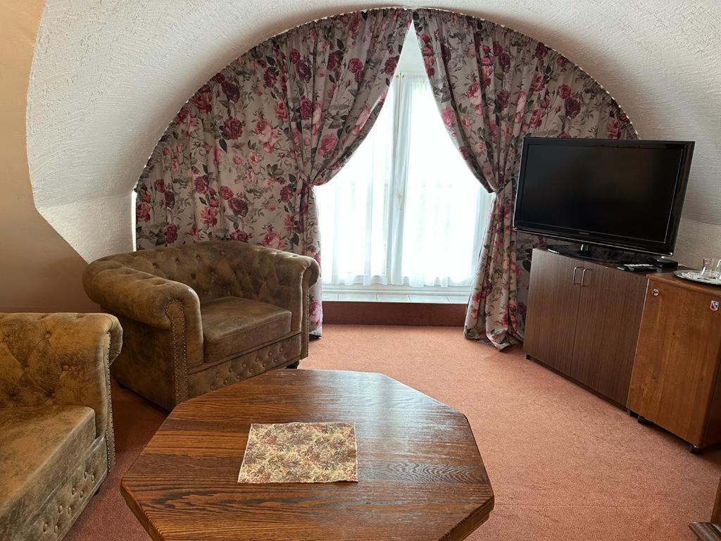 Lesní Hotel Peršlák Nová Bystřice Esterno foto